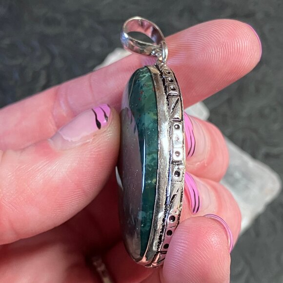 Stunning Heliotrope Bloodstone Pendant Stone Crystal Jewelry - Picture 5 of 8